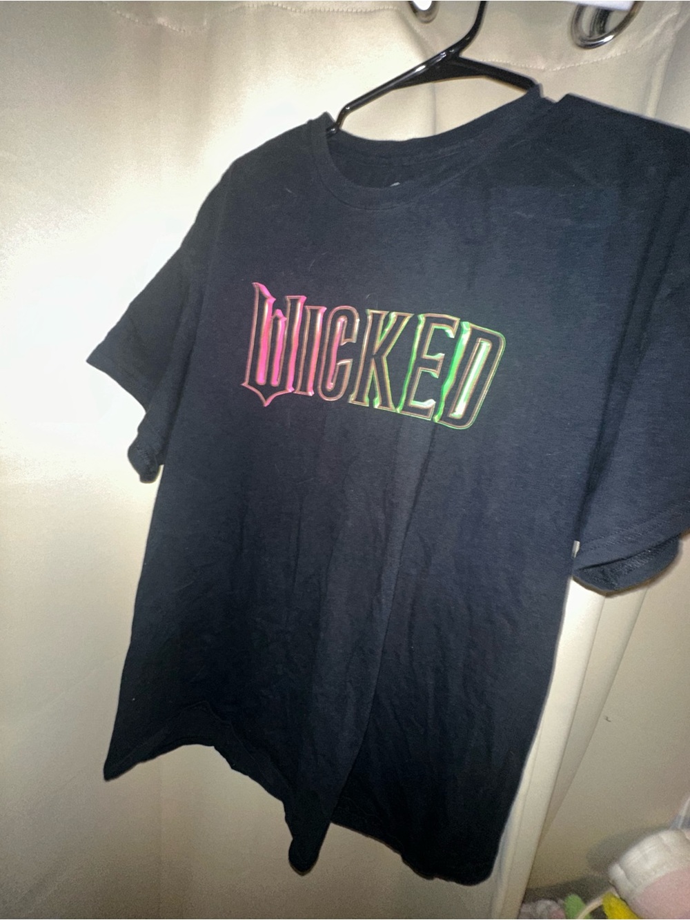 Wicked movie graphic tee pink and green mens size XL